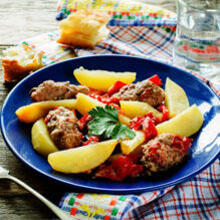 Albondigas En Estilo Kafta Con Papas Al Vapor